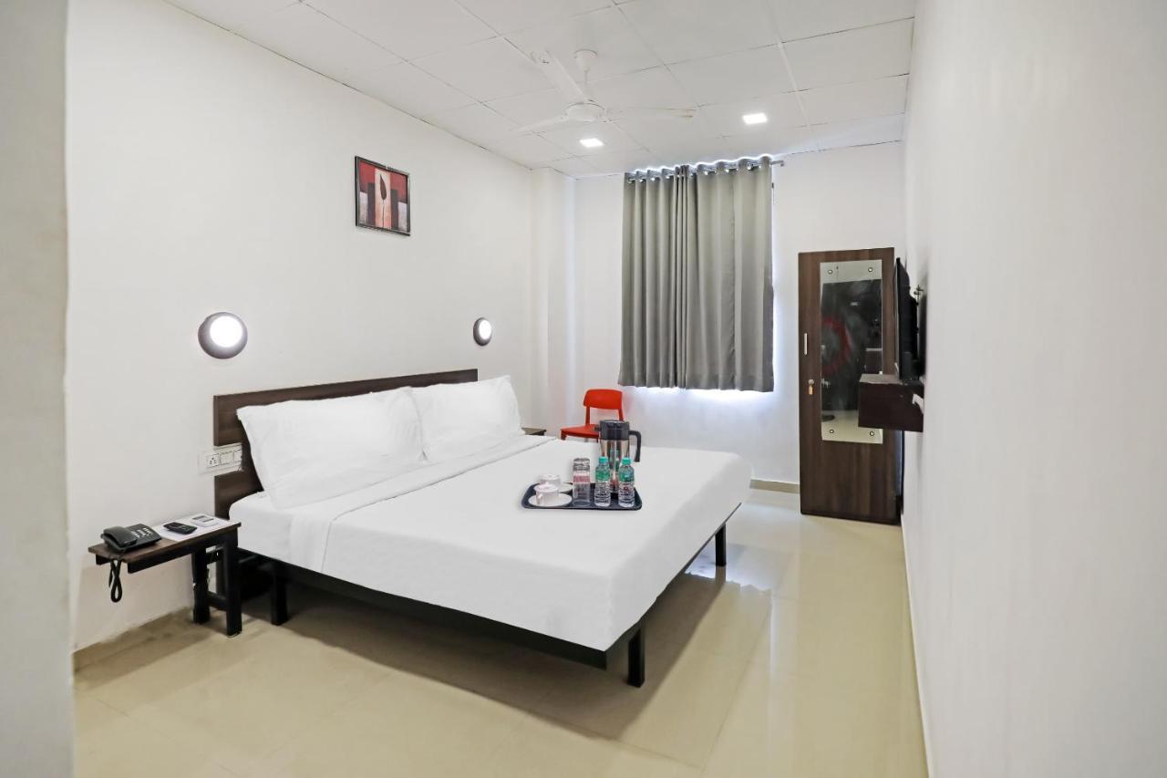 Bhatha Hotel Gokul Solitaire, Surat מראה חיצוני תמונה