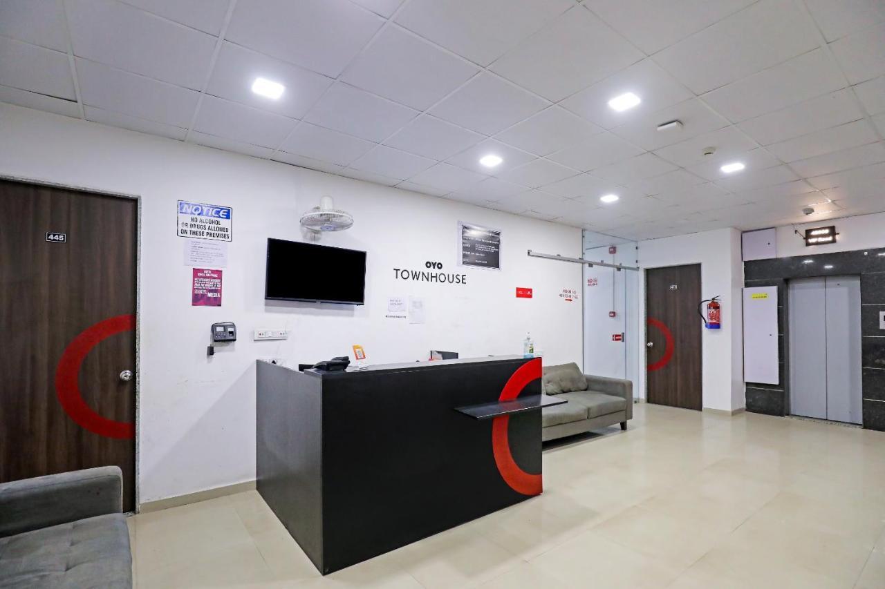 Bhatha Hotel Gokul Solitaire, Surat מראה חיצוני תמונה