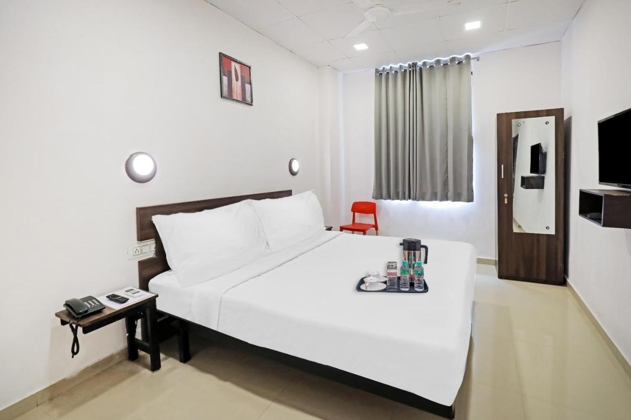 Bhatha Hotel Gokul Solitaire, Surat מראה חיצוני תמונה