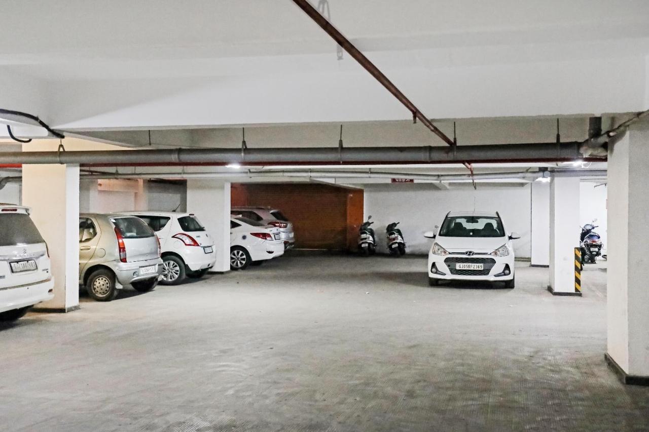 Bhatha Hotel Gokul Solitaire, Surat מראה חיצוני תמונה