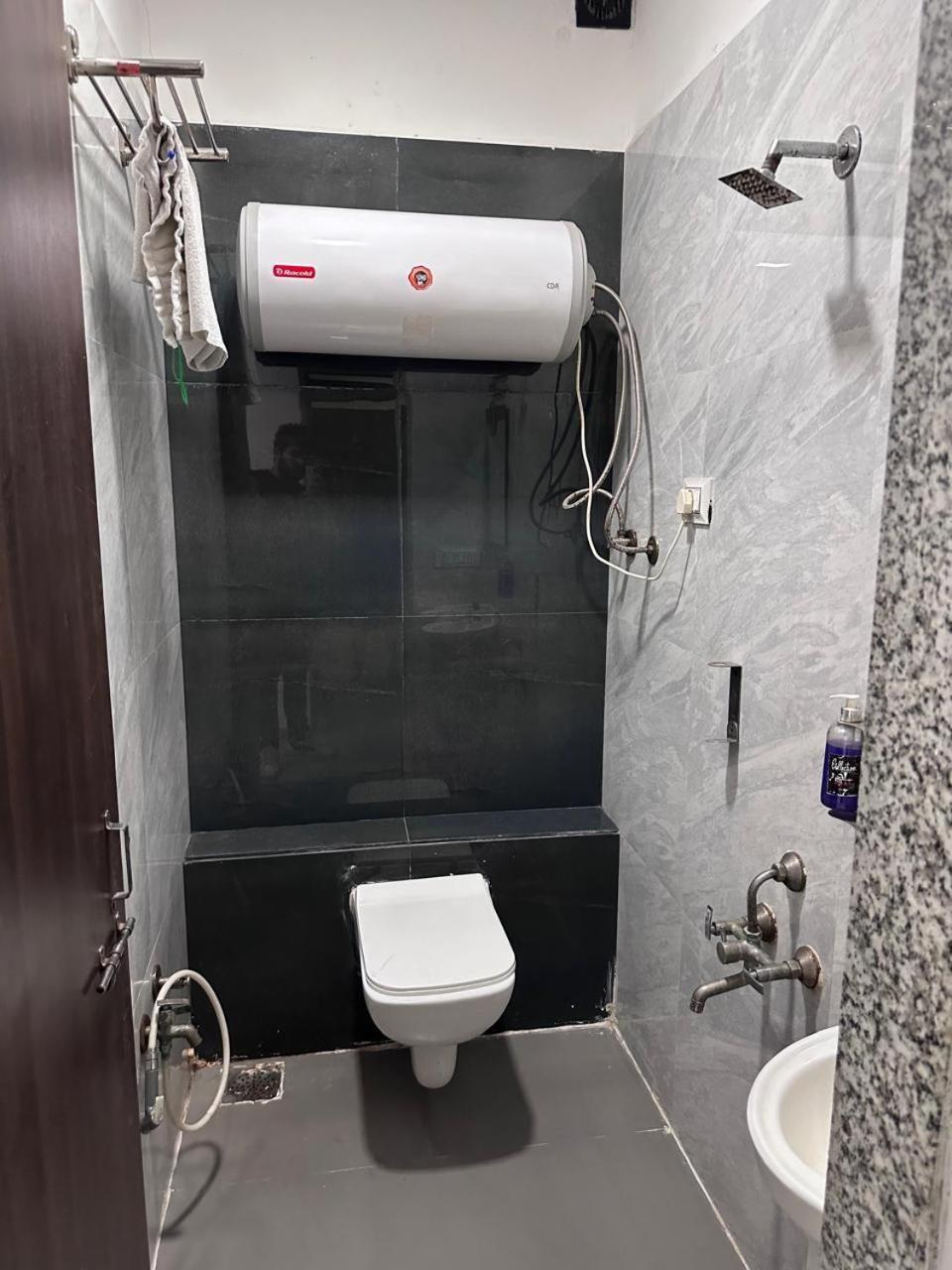 Bhatha Hotel Gokul Solitaire, Surat מראה חיצוני תמונה